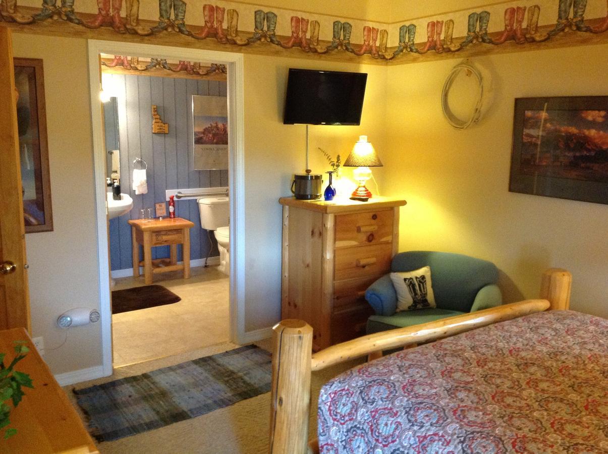 Blue Heron Inn Bed And Breakfast Rexburg Room photo